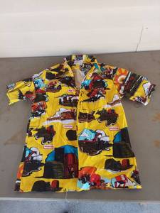 lot 2112 image: Hesston Shirt Farm Equipment Print Yellow Short Sleeve - M
