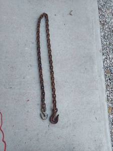 lot 2141 image: Chain with 2 Hooks