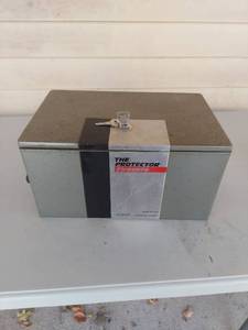 lot 2157 image: The Protector Firesafe Model 1010 - Lockable Fire Safe Box
