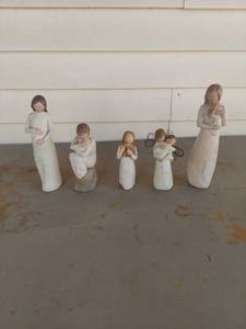 lot 2180 image: Willow Tree Figurine Collection - 5 Piece Lot