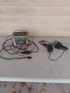 lot 2192 image: Dart 3 Amp, 6 or 12 Volt Battery Charger and Trickle Charger