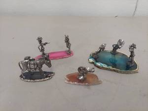 lot 2223 image: Figurines on Polished Geodes
