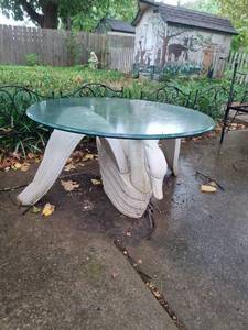 lot 1006 image: Glass Top Patio Table with Swan Base