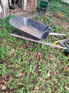 lot 1013 image: Wheelbarrow