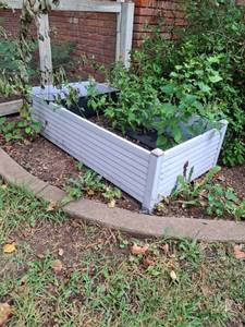 lot 1027 image: Raised Garden Bed Planter Box
