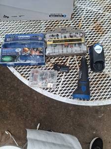 lot 1043 image: Dremel with Accessories
