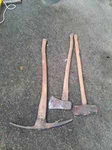 lot 1046 image: Mattock, Sledgehammer and Axe
