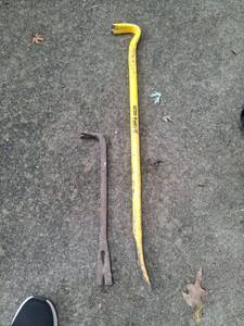 lot 1051 image: (2) Pry Bars - Stanley FatMax Demolition Tool