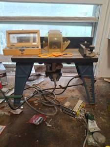 lot 1067 image: RYOBI Router with Table and Bit Set