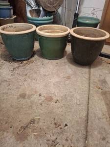 lot 1074 image: (3) Glazed Ceramic Planters - Green and Cream