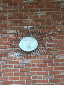 lot 1085 image: Sun Face Wall Decor