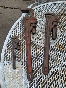 lot 1090 image: (3) Pipe Wrenches - 2 are Ridgid