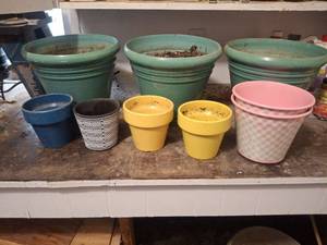 lot 1092 image: Lot of Assorted Planters