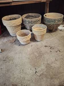 lot 1093 image: 5 Decorative Planters Assorted Sizes with Embossed Details