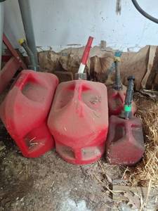 lot 1094 image: Lot of 4 Red Plastic Fuel Cans
