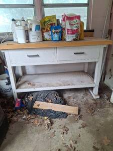 lot 1095 image: Wood Workbench with 2 Drawers - No contents
