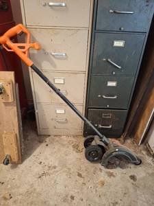 lot 1107 image: Electric Walk-Behind Edger