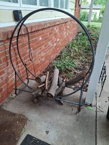 lot 1109 image: (2) Log Racks