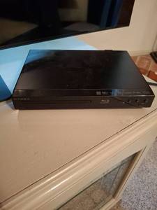lot 1115 image: Dynex Blu-ray Player