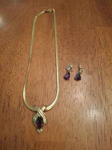 lot 1119 image: Necklace and Earring Set with Purple Stones