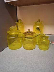 lot 1134 image: Yellow Glass Canister Set - 5-Piece