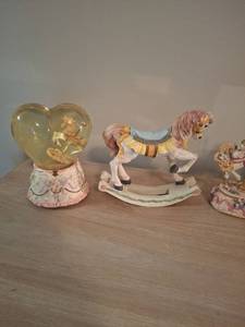 lot 1147 image: Lot of 6 Decorative Carousel Themed Items