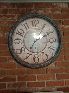 lot 1160 image: Round Wall Clock