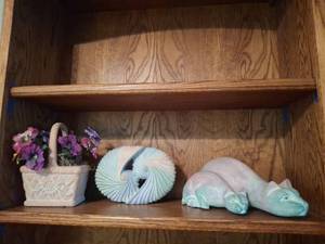 lot 1164 image: Decorative Accents Lot Basket, Shell Sculpture, Cat Figurines