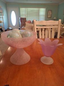lot 1167 image: Pink Glass Decor - Bowl with Crackle Balls and Pedestal Vase Set