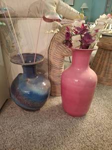 lot 1192 image: Pair of Decorative Vases