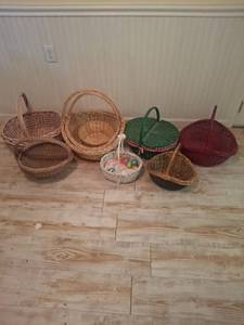 lot 1199 image: Wicker Baskets Lot