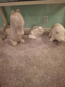 lot 1204 image: Lot of 3 White Animal Figurines - Horse, Cat and Pig