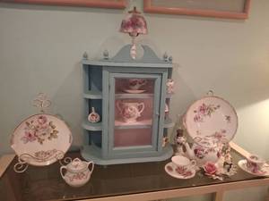 lot 1205 image: Porcelain Tea Cups with Cabinet Display