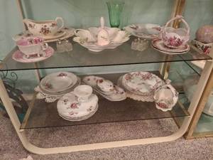 lot 1217 image: 2 Shelves of Decor - Porcelain Gravy Boat, Plates and Bowls