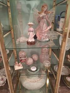 lot 1220 image: 3 Shelves of Decor - Fiber Optic Angel and Pink Spheres