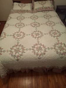 lot 1229 image: Bedding Set - Comforter with Two Pillows