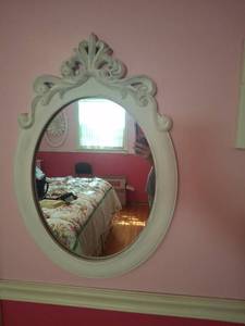 lot 1253 image: Decorative Wall Art Set Ornate Mirror and Hooks