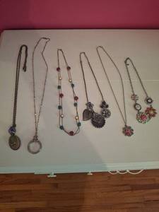 lot 1254 image: Lot of Fashion Necklaces with Pendants and Beaded Chains