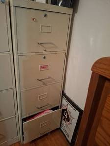 lot 1260 image: 4 Drawer File Cabinet with Fabric Contents