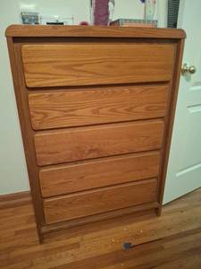 lot 1275 image: 5 Drawer Chest of Drawers - No contents
