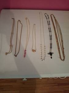 lot 1276 image: Lot of Fashion Necklaces with Pendants and Beaded Chains