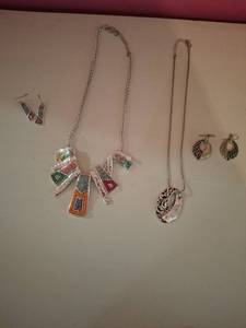 lot 1281 image: (2) Necklace and Earrings Set