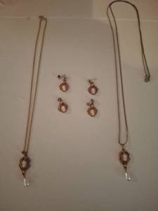 lot 1282 image: Cameo Pendant Necklace and Earring Sets