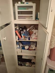 lot 1283 image: All Remaining in Bathroom Cabinets and Drawers