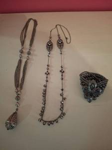 lot 1284 image: Fashion Jewelry Set - Necklaces and Bracelet
