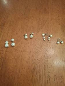 lot 1288 image: Lot of Pearl Earrings