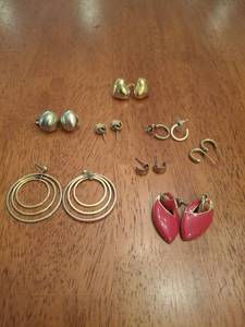 lot 1297 image: Lot of Assorted Earrings - Multiple Styles