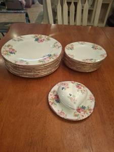 lot 1299 image: Mikasa Rosemead Dinnerware Set