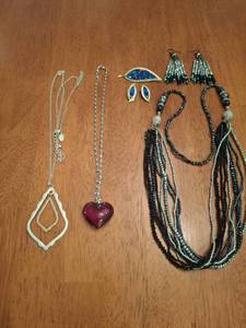 lot 1300 image: Fashion Jewelry Lot - Necklaces, Earrings, Brooch