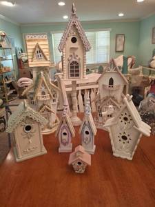 lot 1301 image: Decorative Birdhouse Collection